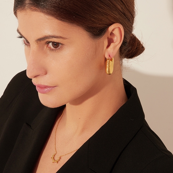 Round Chunky Hoop Earrings - Picture 8 of 8